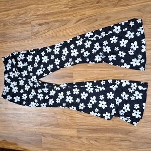 Black white flower flare leg stretch pants sz 3 to 5 nobo